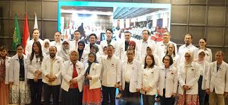 Kemenkes dan PDUI Provinsi Kalimantan Utara  Serahkan Sertifikat Kompetensi Vasektomi Tanpa Pisau untuk Tingkatkan Layanan Kesehatan Reproduksi Pria